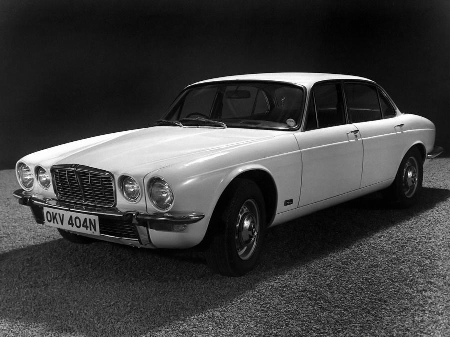  Jaguar XJ6 (Series II) 1973 года  (фото 4 из 4)